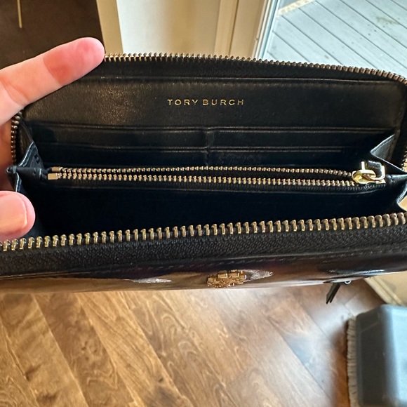 Tory Burch Tortoise Shell Robinson Zip Wallet - Picture 2 of 5